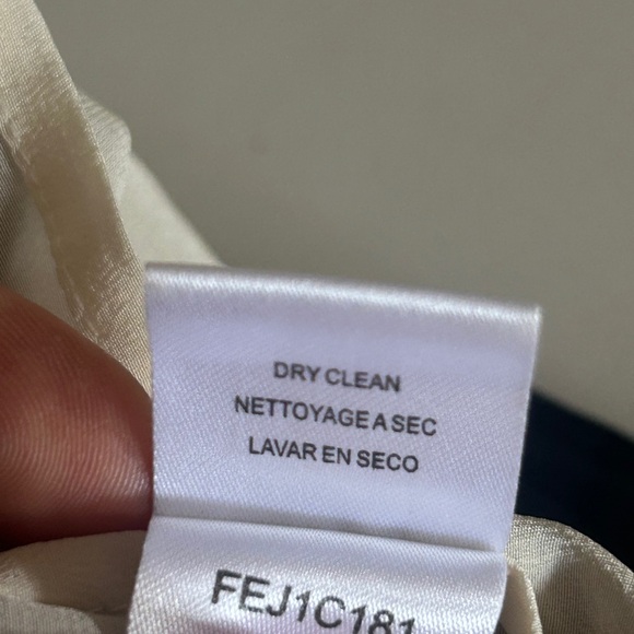 BCBG Black and Cream 100% Silk Sleeveless Top - Picture 11 of 12